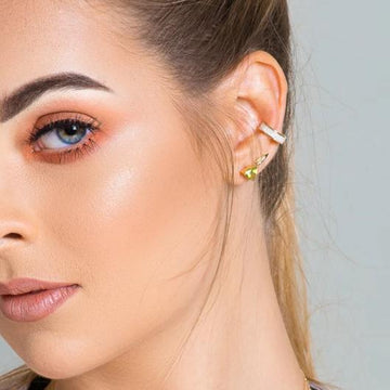 A pair of Earrings - peridot stone