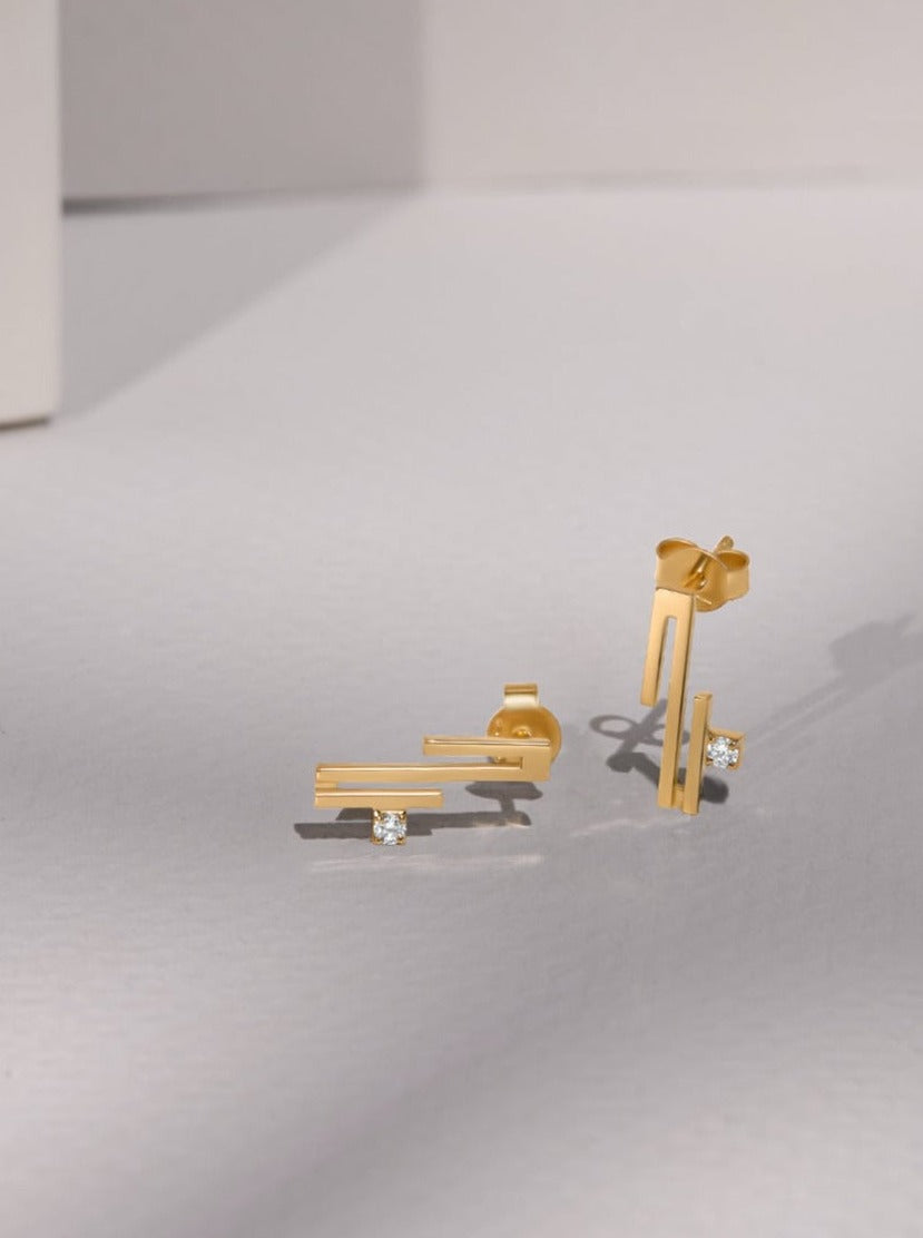 (Hub) Lines Earrings with one Diamond