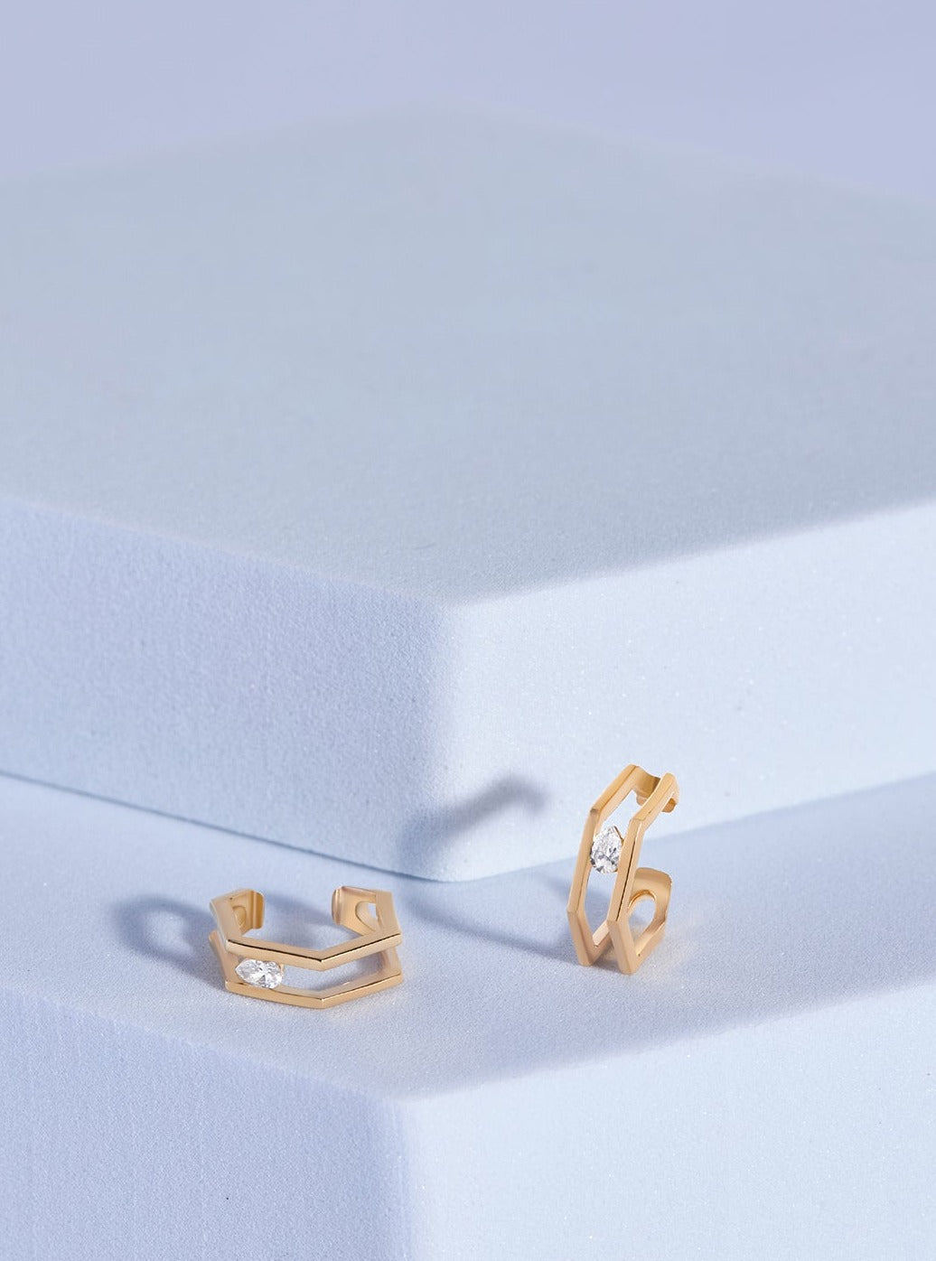 Lines Gold and Diamonds Ear Cuff