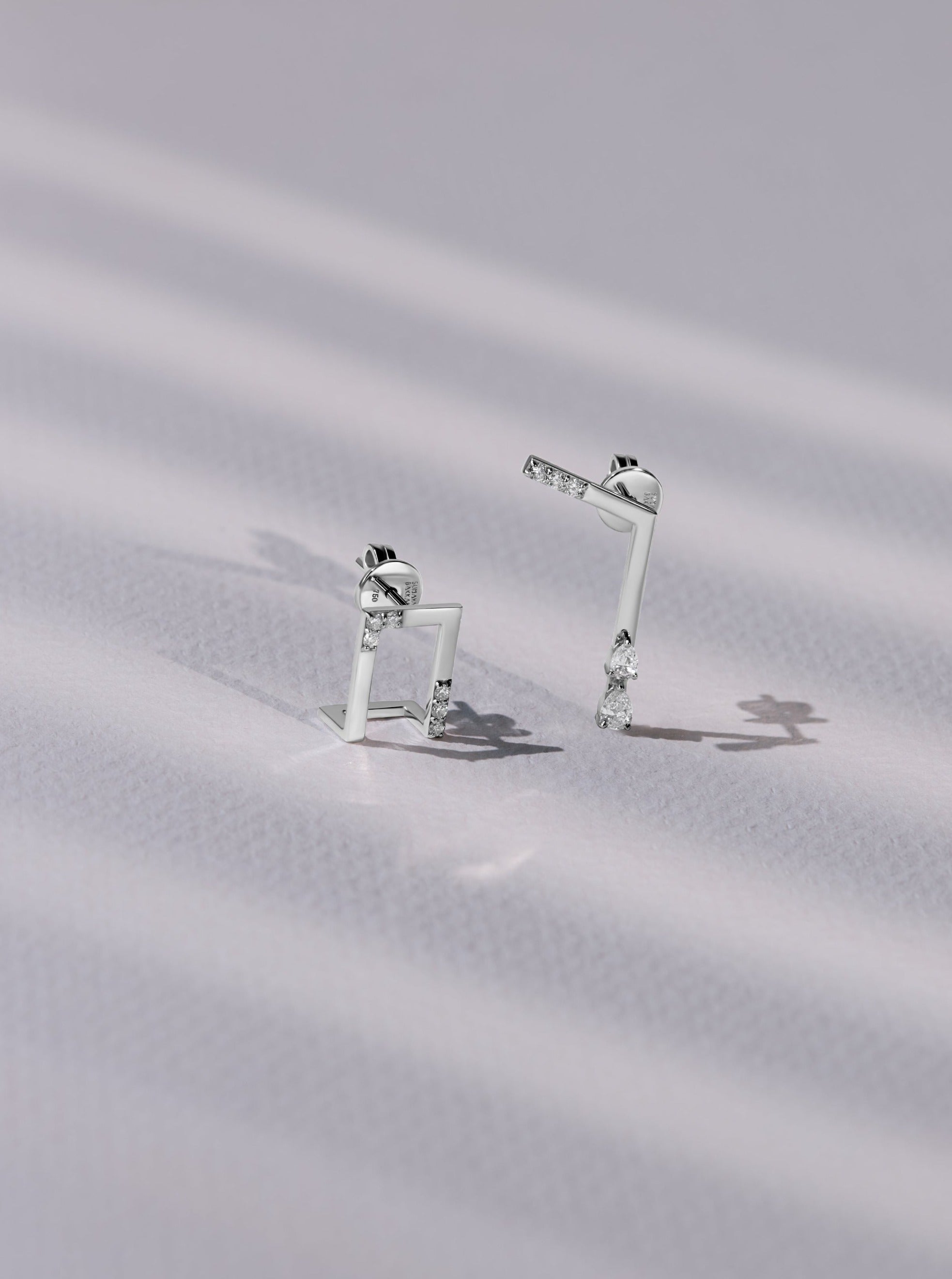 AROMA  pair of Earrings with diamonds