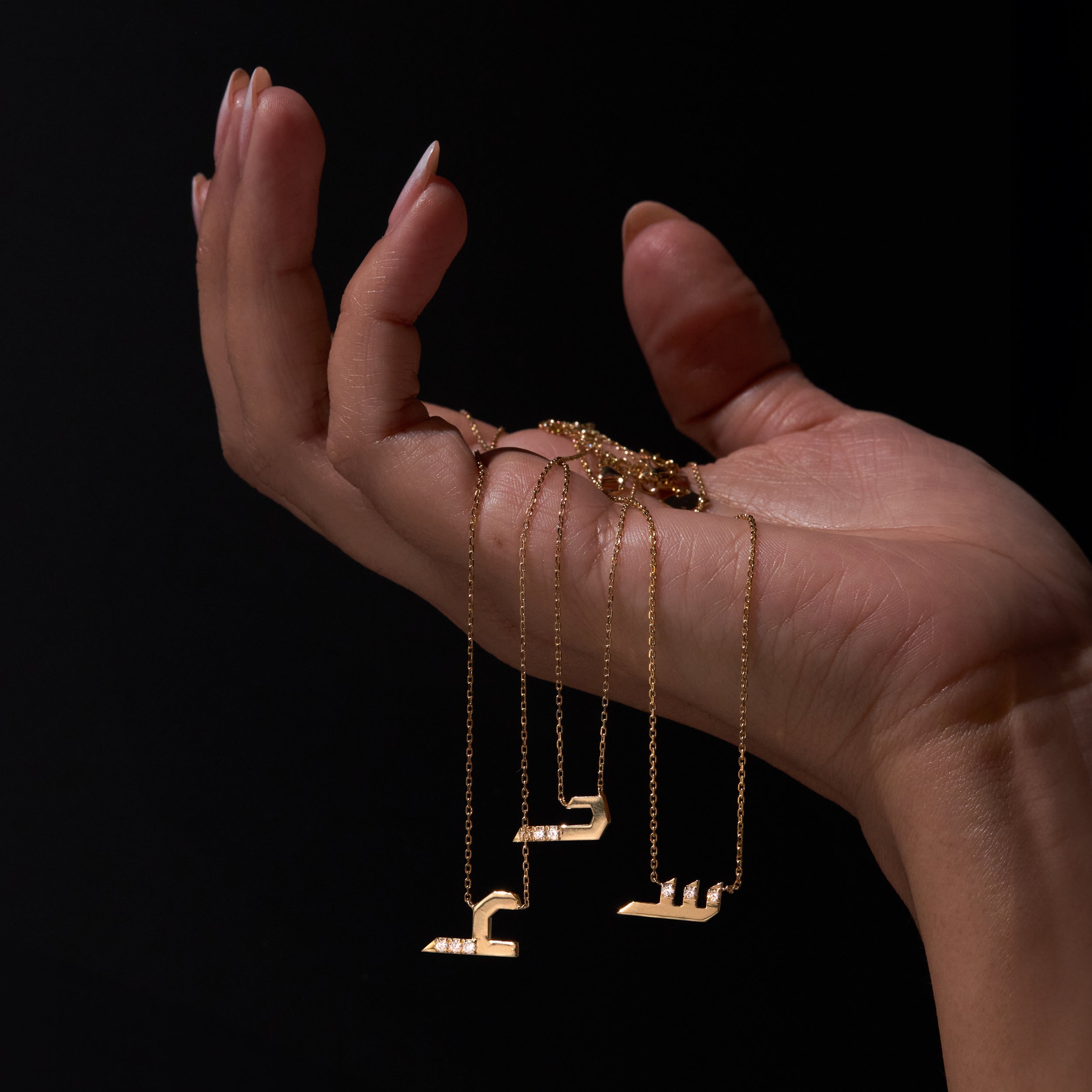 Tarakeeb Letter Necklace (SIN)