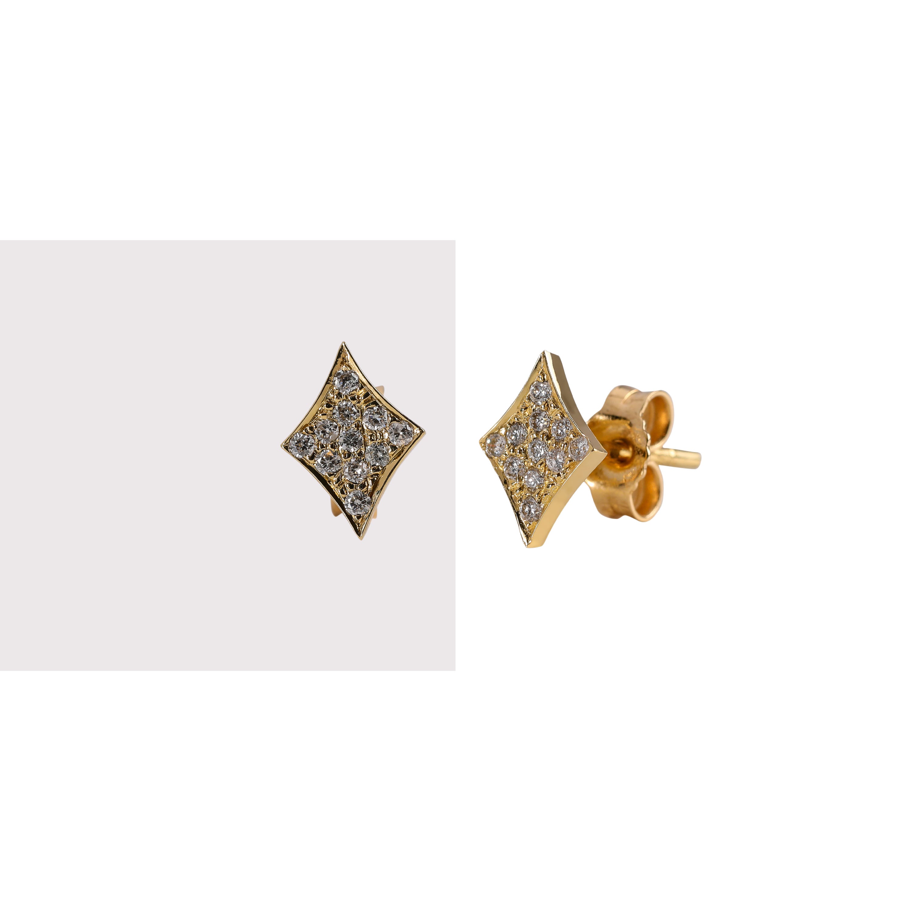 A pair of Earrings - Gold and Diamonds