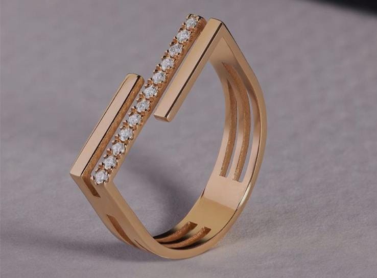 Line Ring - yellow gold